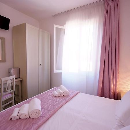 Albergo Dei 10 Colori 프로키오 외부 사진