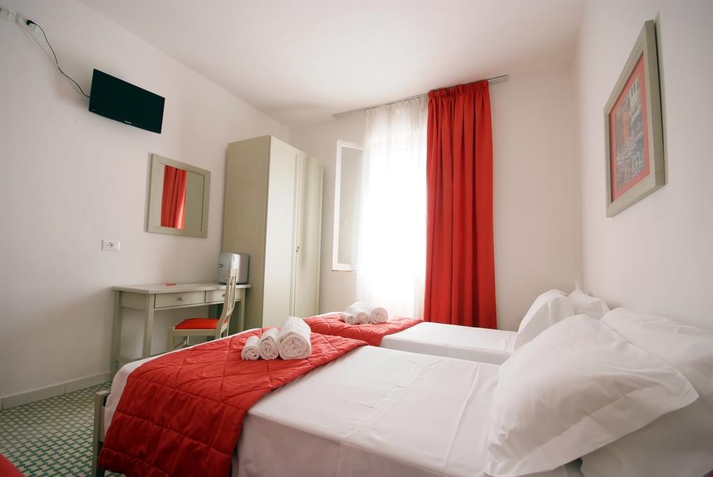 Albergo Dei 10 Colori 프로키오 외부 사진